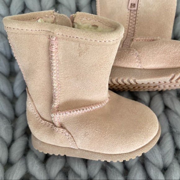 Girls suede fur-lined booties size 2 - Picture 6 of 7